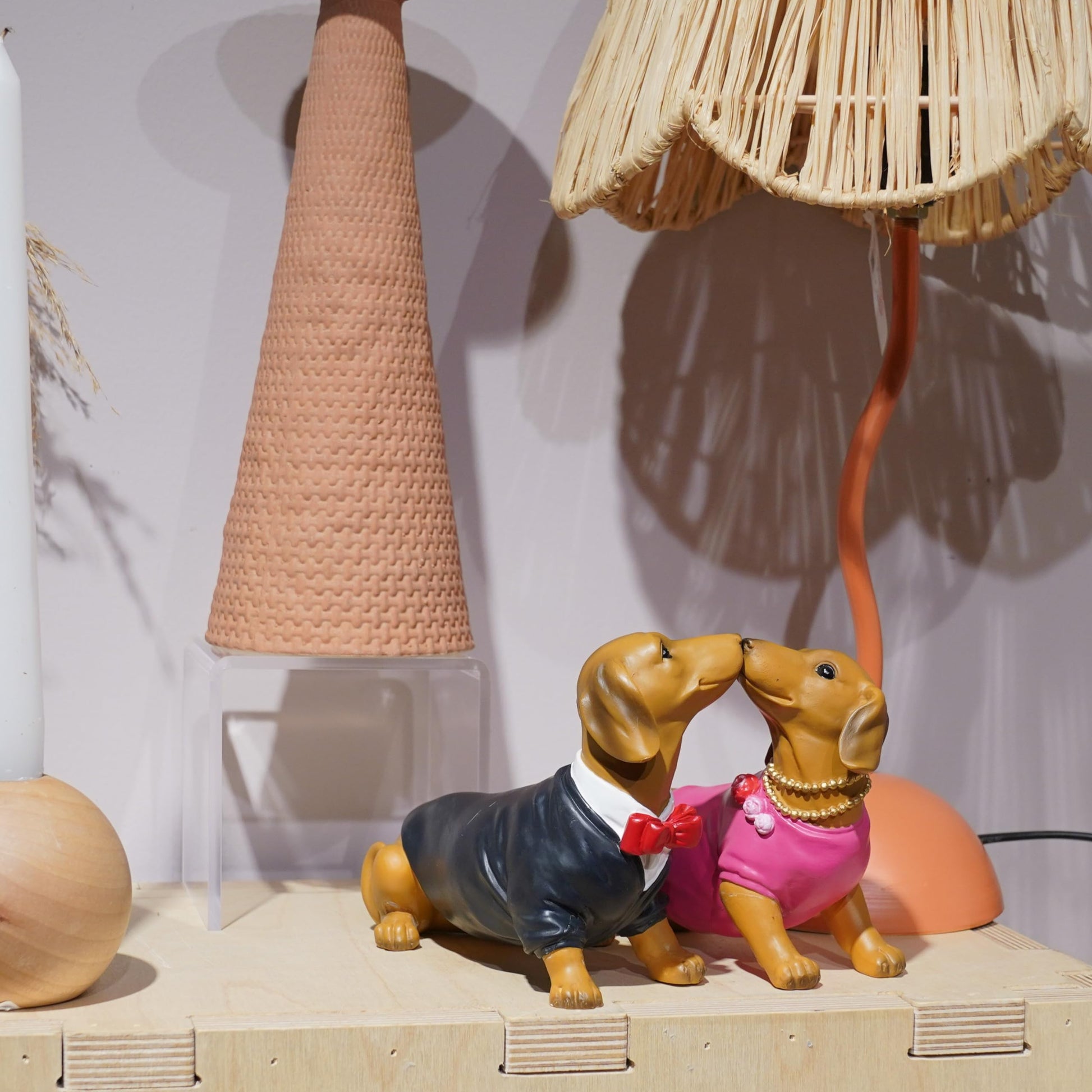 Guichifun Valentines Day Decor Couple Gifts - Kissing Dachshund Dog Couple Figurines 2 Piece Resin Love Statue Decor Valentine Decorations Anniversary for Husband Wife Gifts 8.5 X 2.5 X 5 Inch The Dachshund Zone