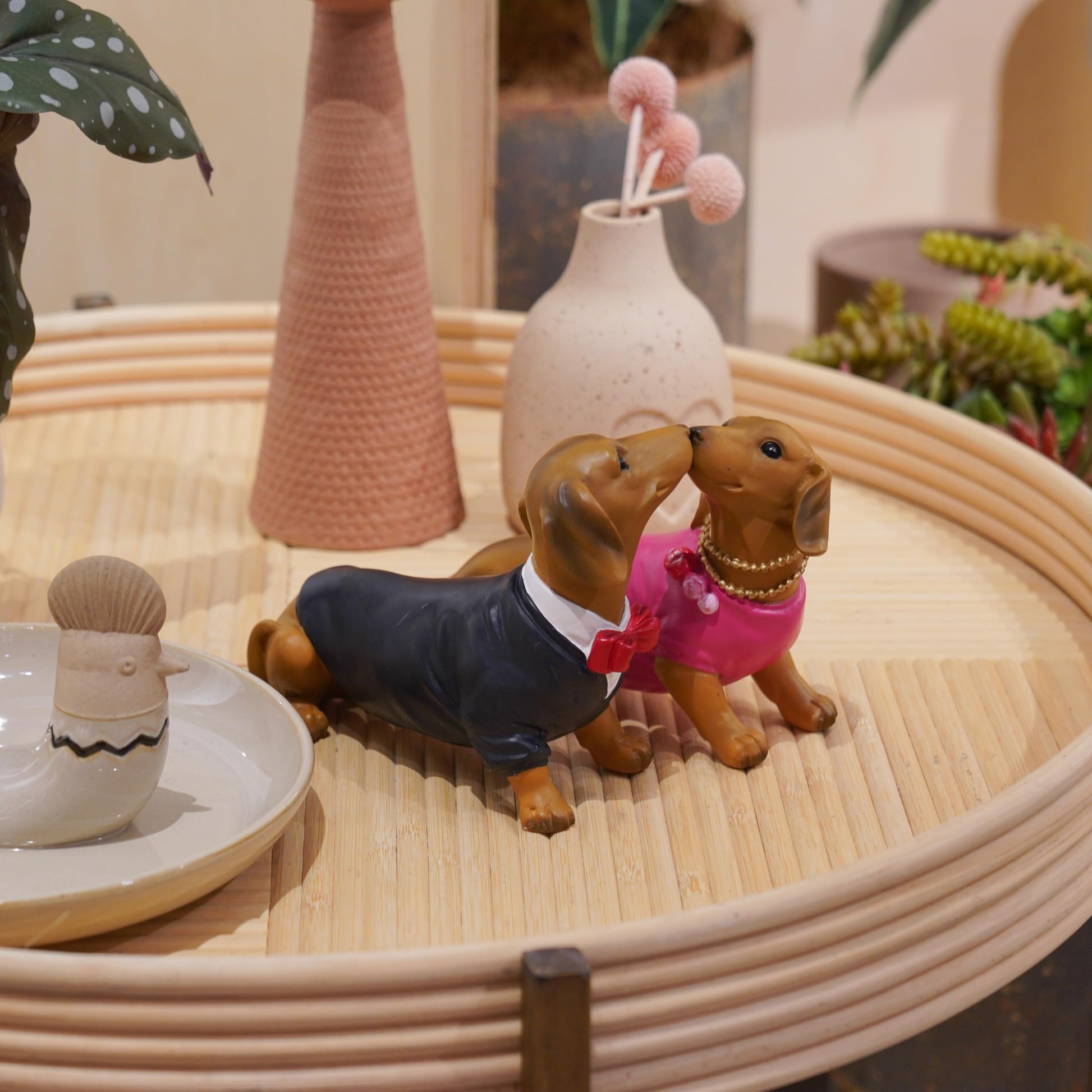 Guichifun Valentines Day Decor Couple Gifts - Kissing Dachshund Dog Couple Figurines 2 Piece Resin Love Statue Decor Valentine Decorations Anniversary for Husband Wife Gifts 8.5 X 2.5 X 5 Inch The Dachshund Zone